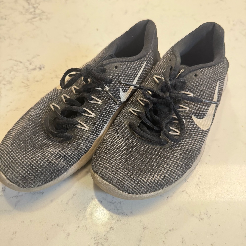 Nike Flex Black and White Sneakers Running Shoes size 6.5